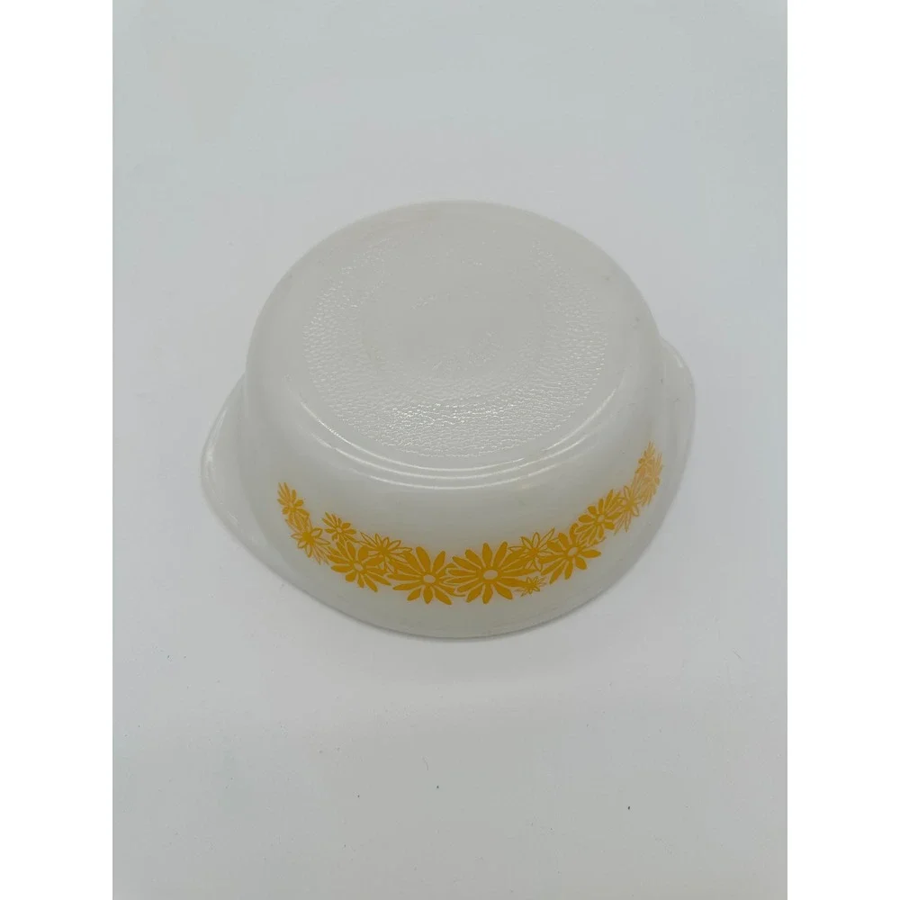 Glasbake Dish no lid vintage Daisy Sunflower Milk Glass White Yellow 2QT‎